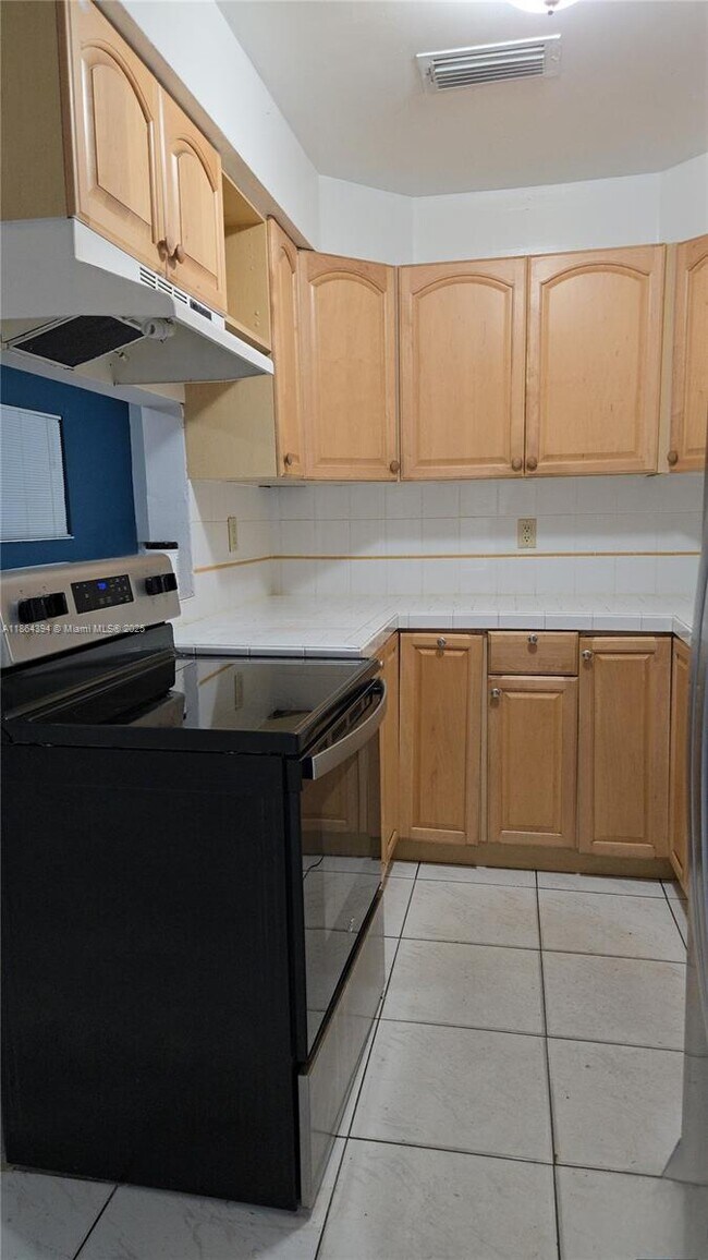 Building Photo - 502 N 70th Way
