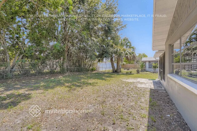 Building Photo - 7530 Rosewood Dr