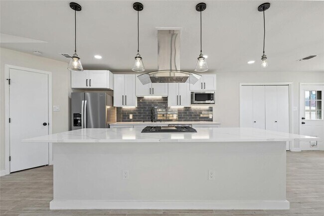 Building Photo - 1400 Bellmar Dr