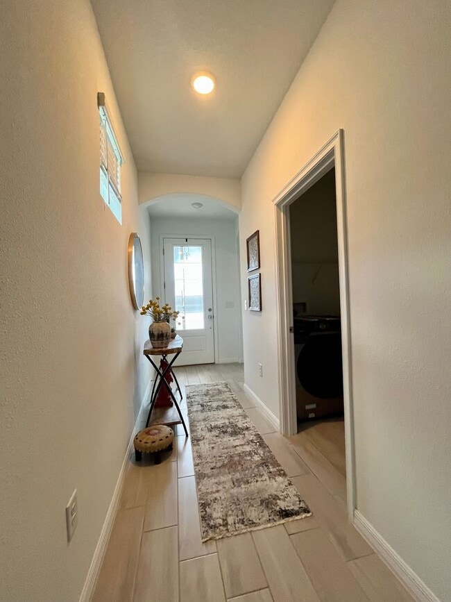 Building Photo - Beautiful 3/2 in Lakeland!