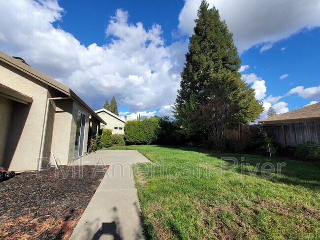 Building Photo - 1105 Brookline Cir