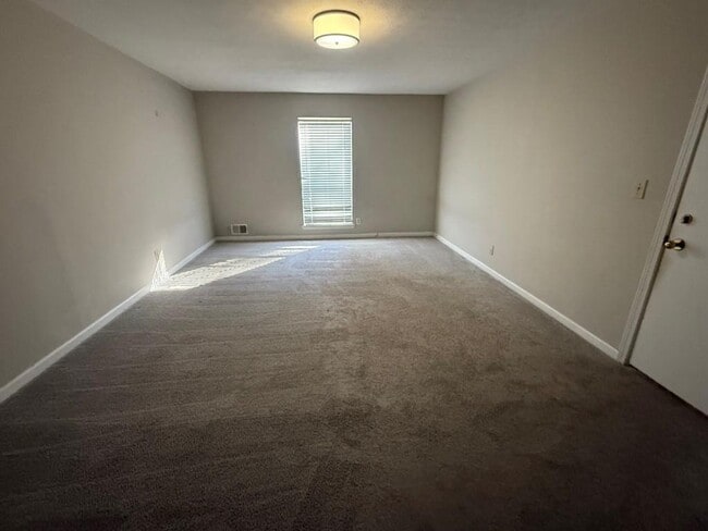 Building Photo - 3619 Bomar Rd