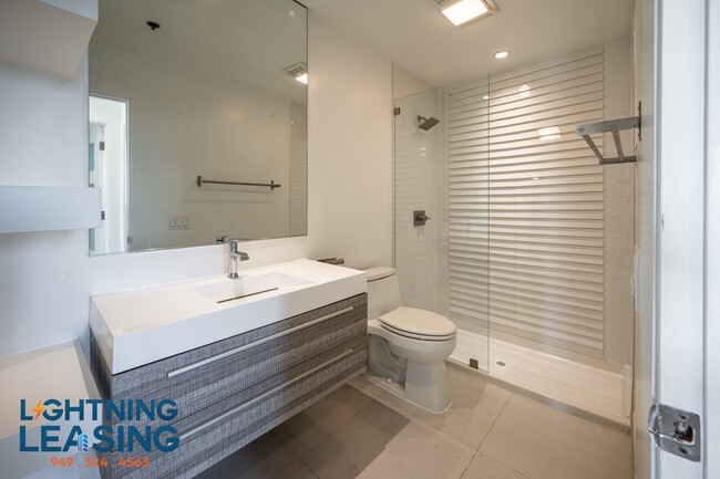 Building Photo - 8811 Burton Way