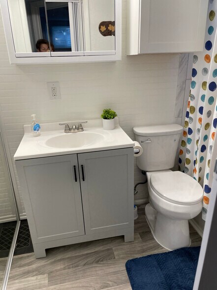 Building Photo - 4 S Gay Dr