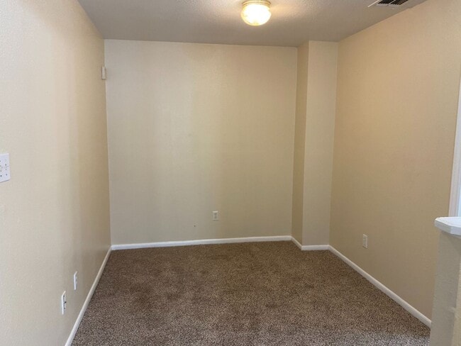 Building Photo - 7545 Windsor Oaks