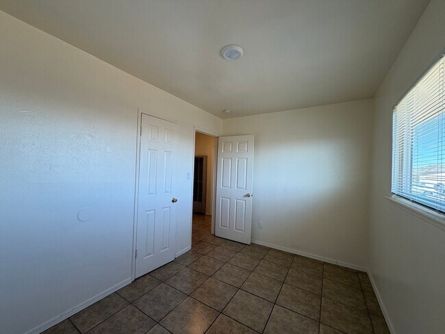 Building Photo - P363