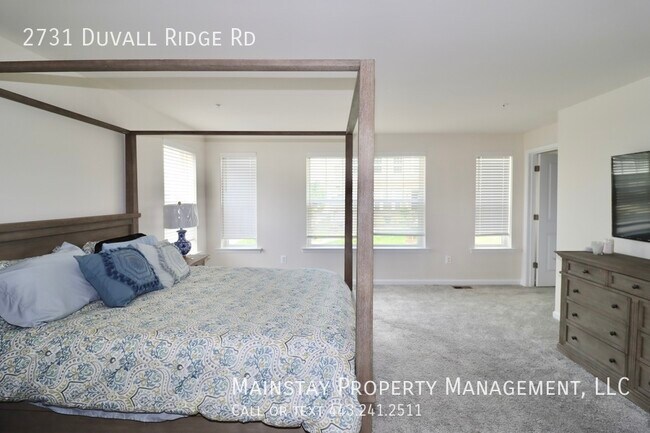 Building Photo - 2 Bedroom Plus DEN End Unit Townhome W Gar...