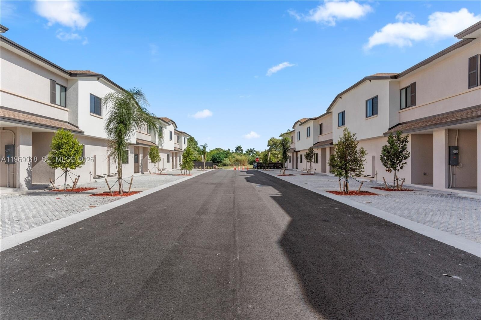 Building Photo - 408 NE 1st Rd