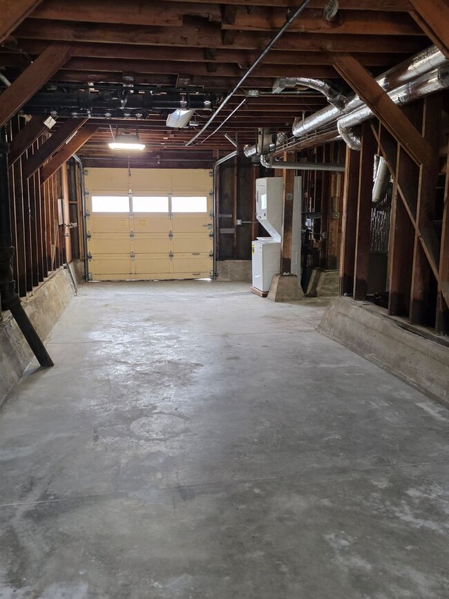 Building Photo - Remodeled Home 2 Blocks from Ocean Beach