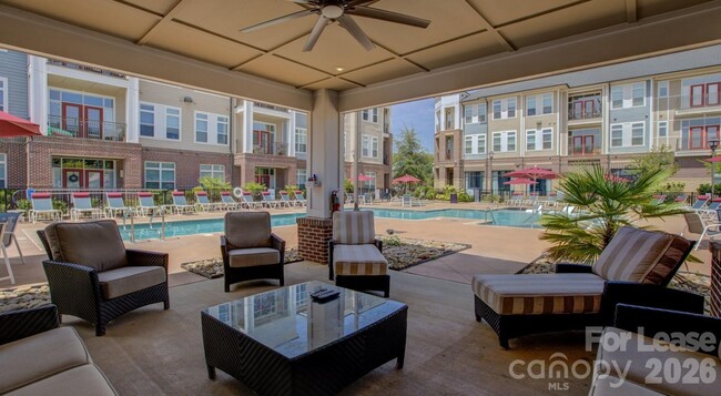 Building Photo - 16408 Holly Crest Ln