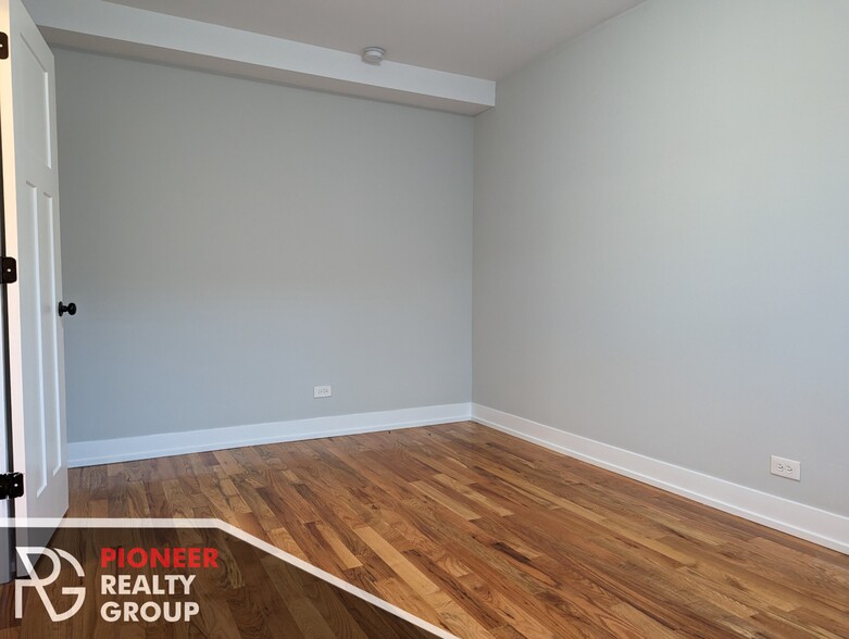 Building Photo - 560 W Arlington Pl