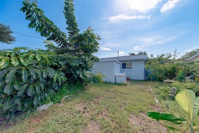 Building Photo - 196 E Overbrook Dr