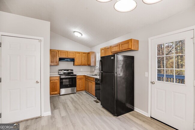 Building Photo - 18 Twin Oaks Ln