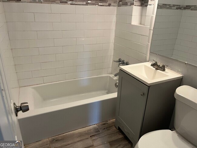 Building Photo - 1755 Foster Pl