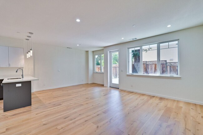 Building Photo - Brand New 2 Story, 3 Bed, 3 Bath Townhome ...