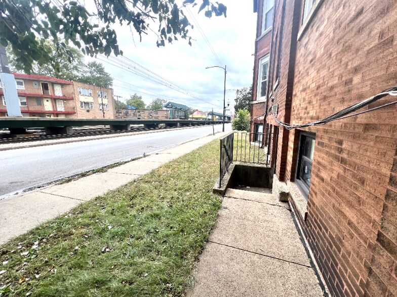 Building Photo - 2701 E 75th Pl