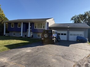 Building Photo - 786 Five Mile Line Rd