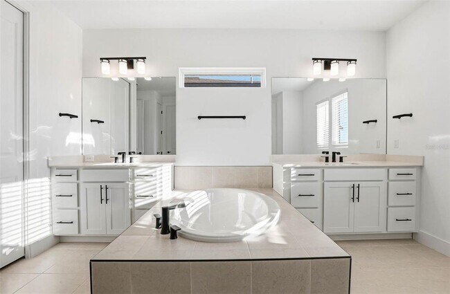 Building Photo - 6962 Jared Oaks Dr