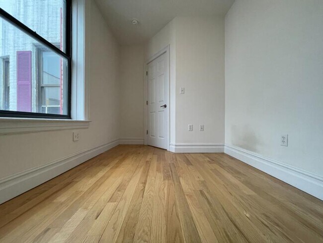 Building Photo - 1 bedroom in ASTORIA NY 11106