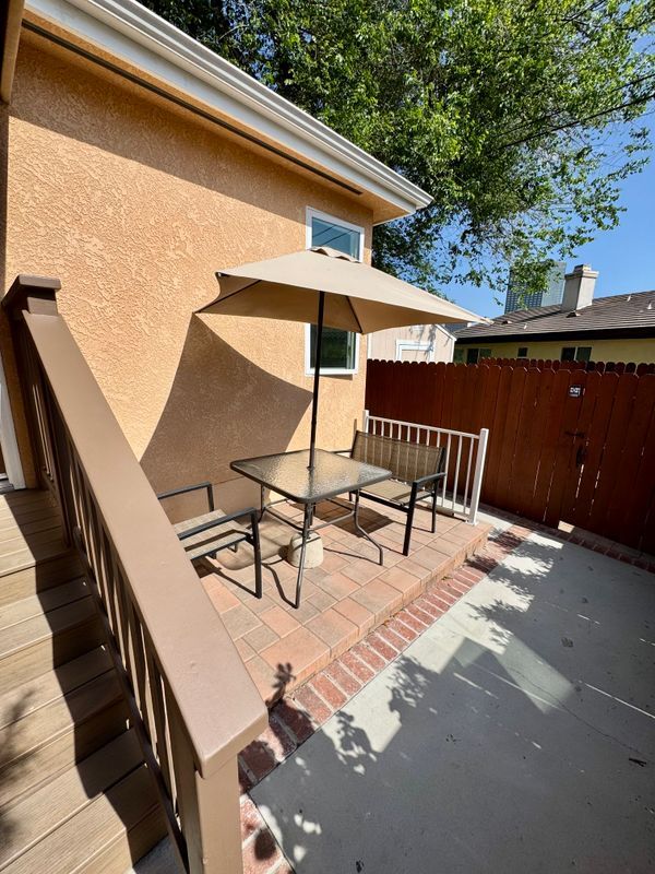 Building Photo - 10740 Aqua Vista St