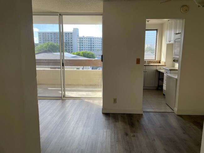 Building Photo - Spacious 1 bedroom! Great Location!