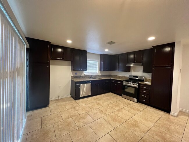 Building Photo - 12541 Softwind Dr