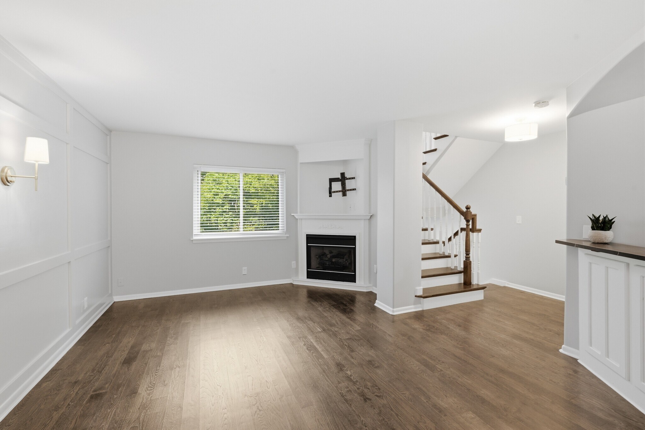 Fireplace is decorative only - 254 Summit Ridge Dr