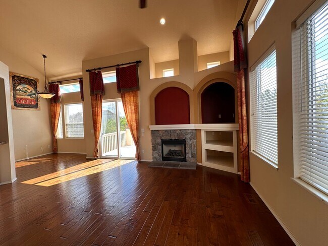 Building Photo - 2-Story in Pinecreek