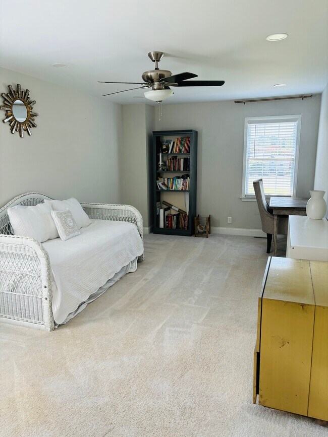 Building Photo - 303 Stonehaven Ln