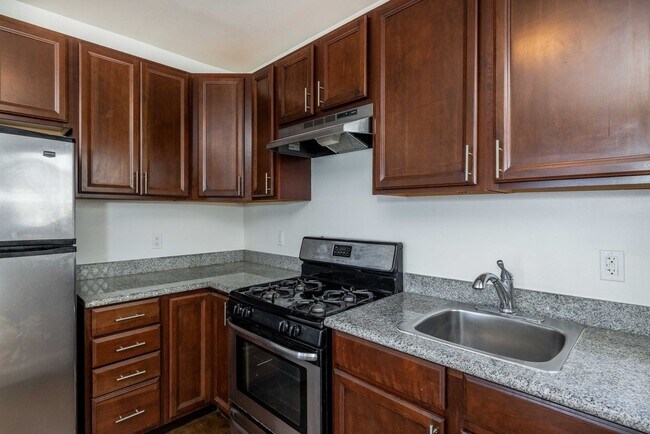 Building Photo - UPDATED, Spacious 1BR! DECK! STAINLESS APPLIANCES! HARDWOOD!