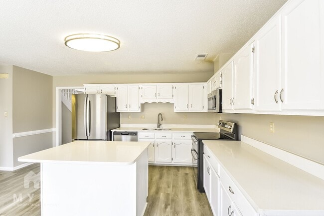 Building Photo - 8819 Lindstrom Cove
