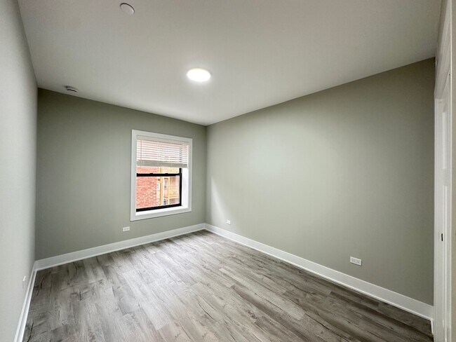 Building Photo - 1144 Oak Ave