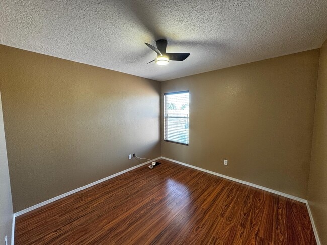 Building Photo - 923 Telstar Loop NW