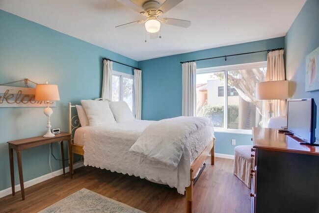 Building Photo - 453 S Sierra Ave