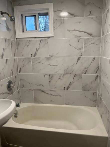 Building Photo - 70 Clifford St