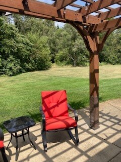 Patio View - 404 9th Cir SE