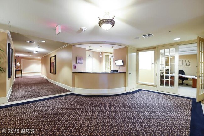 Building Photo - Westend/Georgetown One Bedroom, One Bath i...