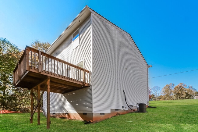 Building Photo - 134 Mountain Crest Dr