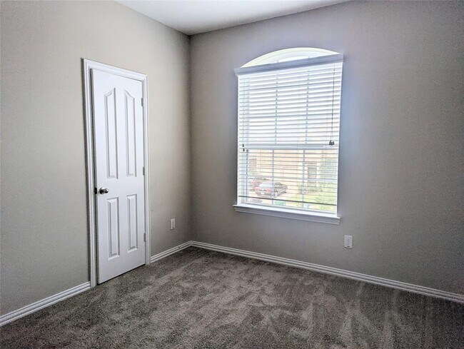 Building Photo - 10718 Wall Fern Way
