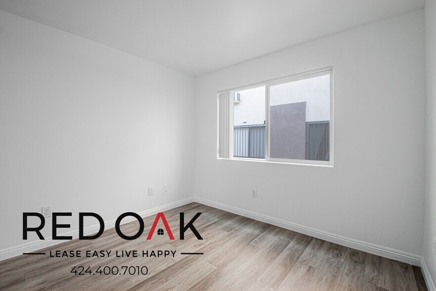 Building Photo - 326 S Westlake Ave