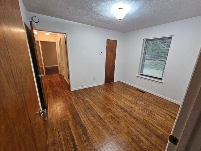 Building Photo - 804 S Cedar St