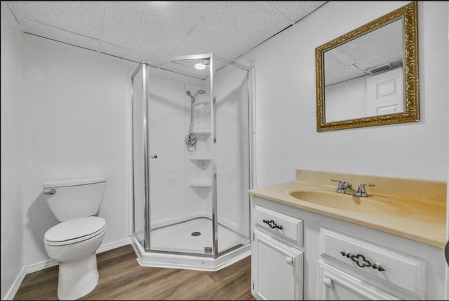 Building Photo - 419 7th St