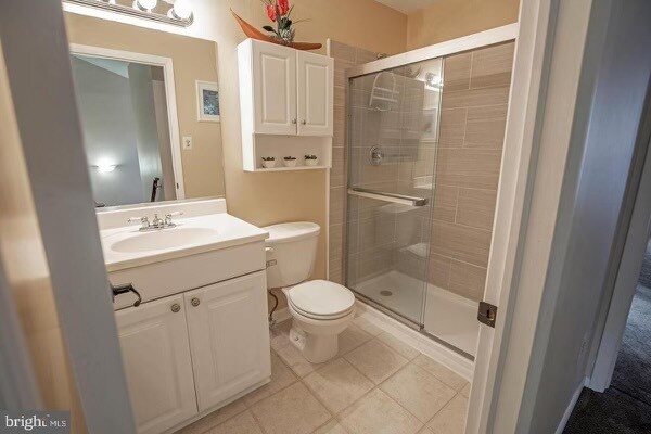 2nd Floor Full Bath - 502 Portsmouth Ct
