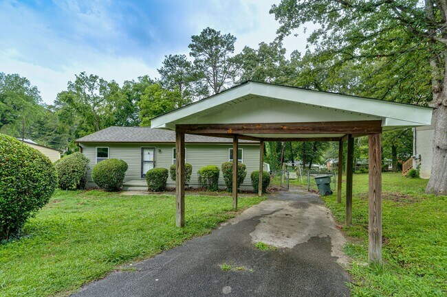 Building Photo - Charming 3-Bedroom Home in East Chattanooga