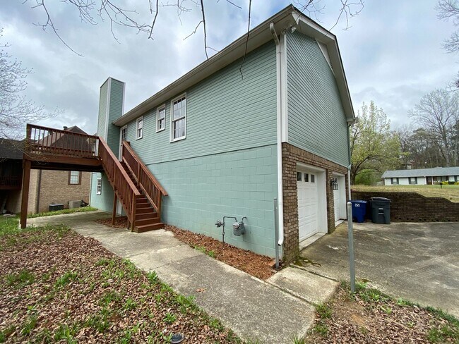 Building Photo - 221 Ridgewood Dr