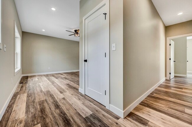 Building Photo - 702 E Elm St