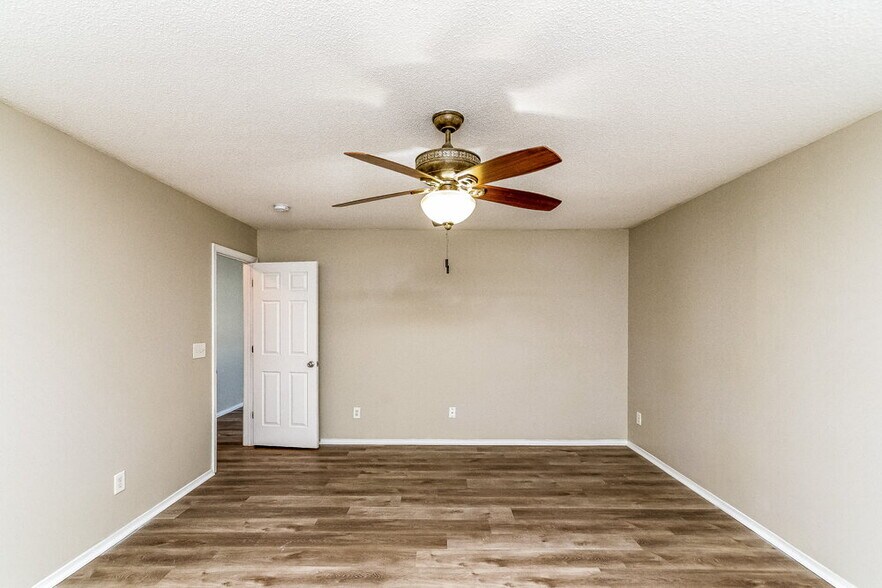 Building Photo - 912 Mailwood Dr