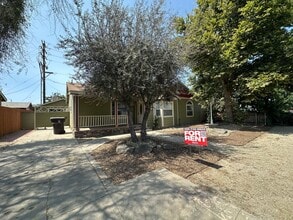 Building Photo - 1085 E Academy Ave