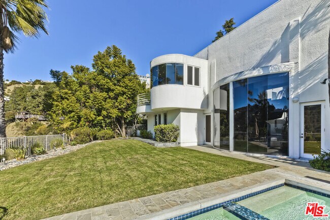 Building Photo - 2029 Mt Olympus Dr