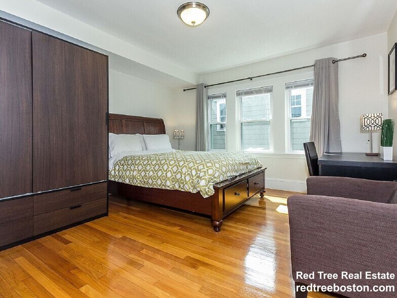 Building Photo - 33 Pershing Rd